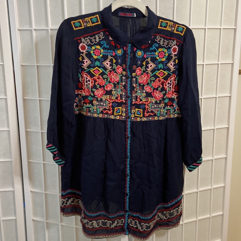 Johnny Was navy tunic top, 3/4 length sleeves